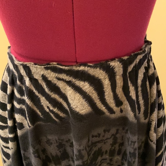 Marallis Collection top/skirt in animal print - Picture 3 of 11